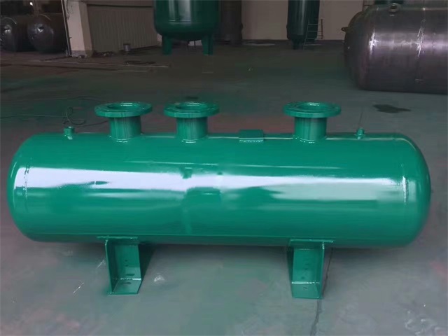察布查尔察布查尔察布查尔蒸汽分气缸